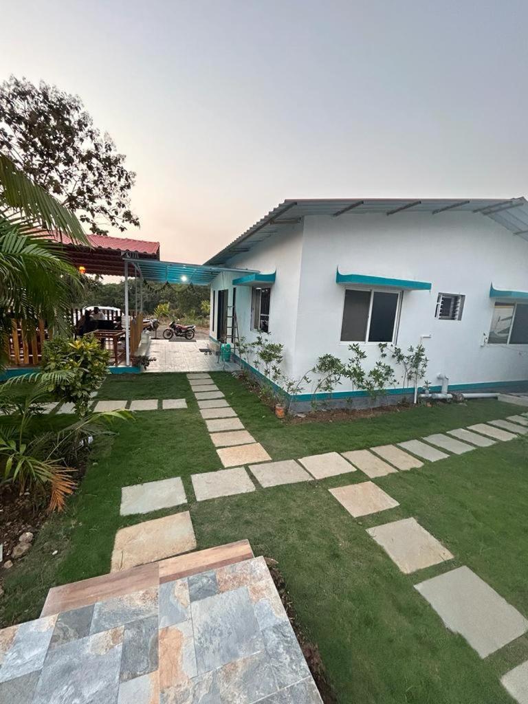 Mohor Retreat Hotel Alibaug Ngoại thất bức ảnh